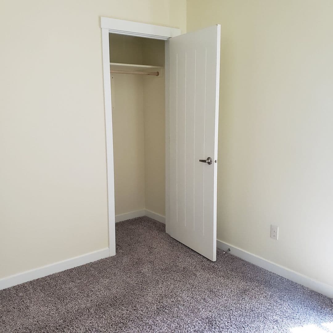 Meridian Apartment: 1530 W. Ann Taylor St.
