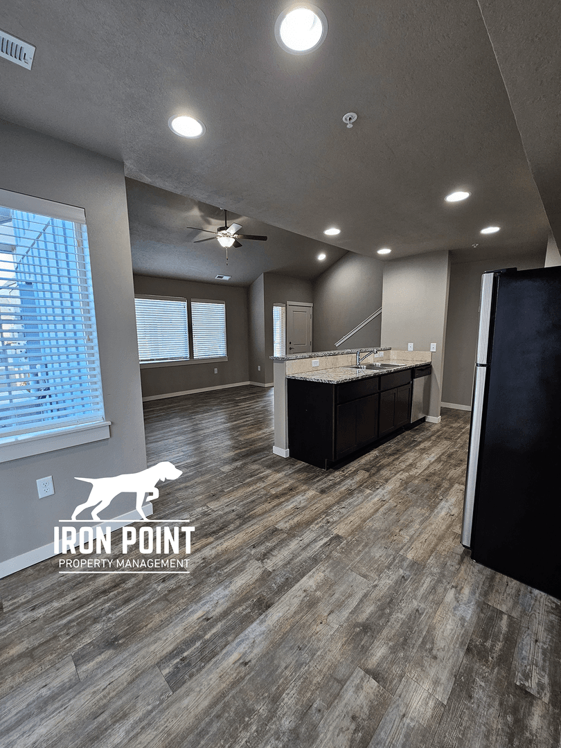 Kuna Apartment: 808 E. Wandering Ln.