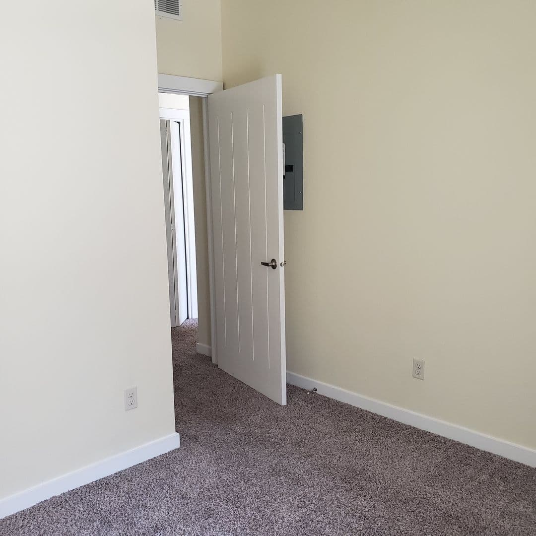 Meridian Apartment: 1530 W. Ann Taylor St.