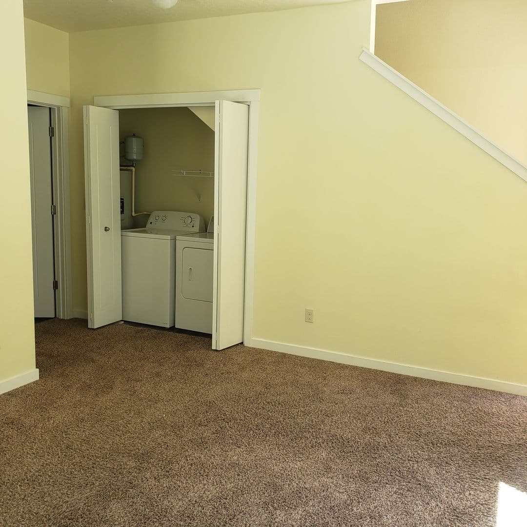 Meridian Apartment: 1530 W. Ann Taylor St.