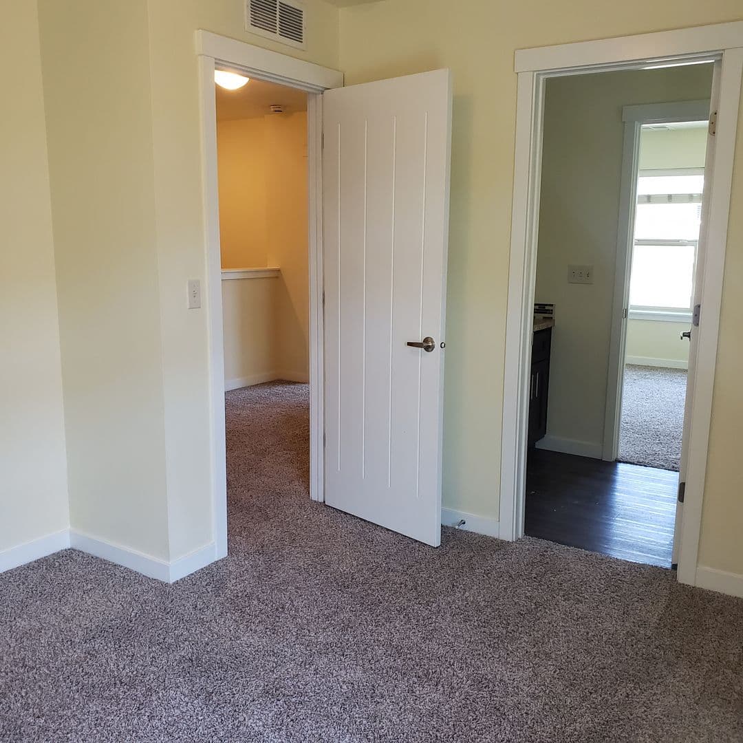 Meridian Apartment: 1530 W. Ann Taylor St.