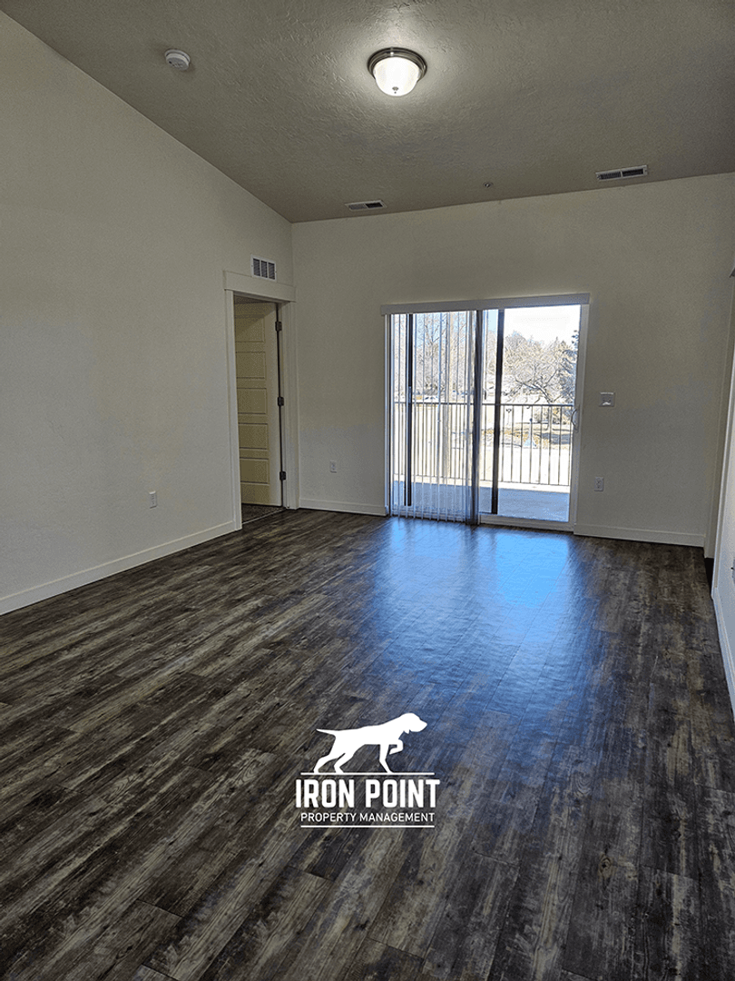 Caldwell Apartment: 504 Rooster Ln