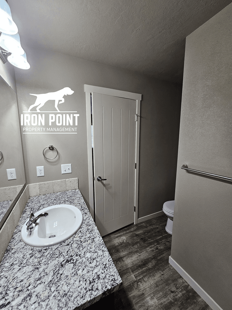 Kuna Apartment: 885 E. Travel Ln.