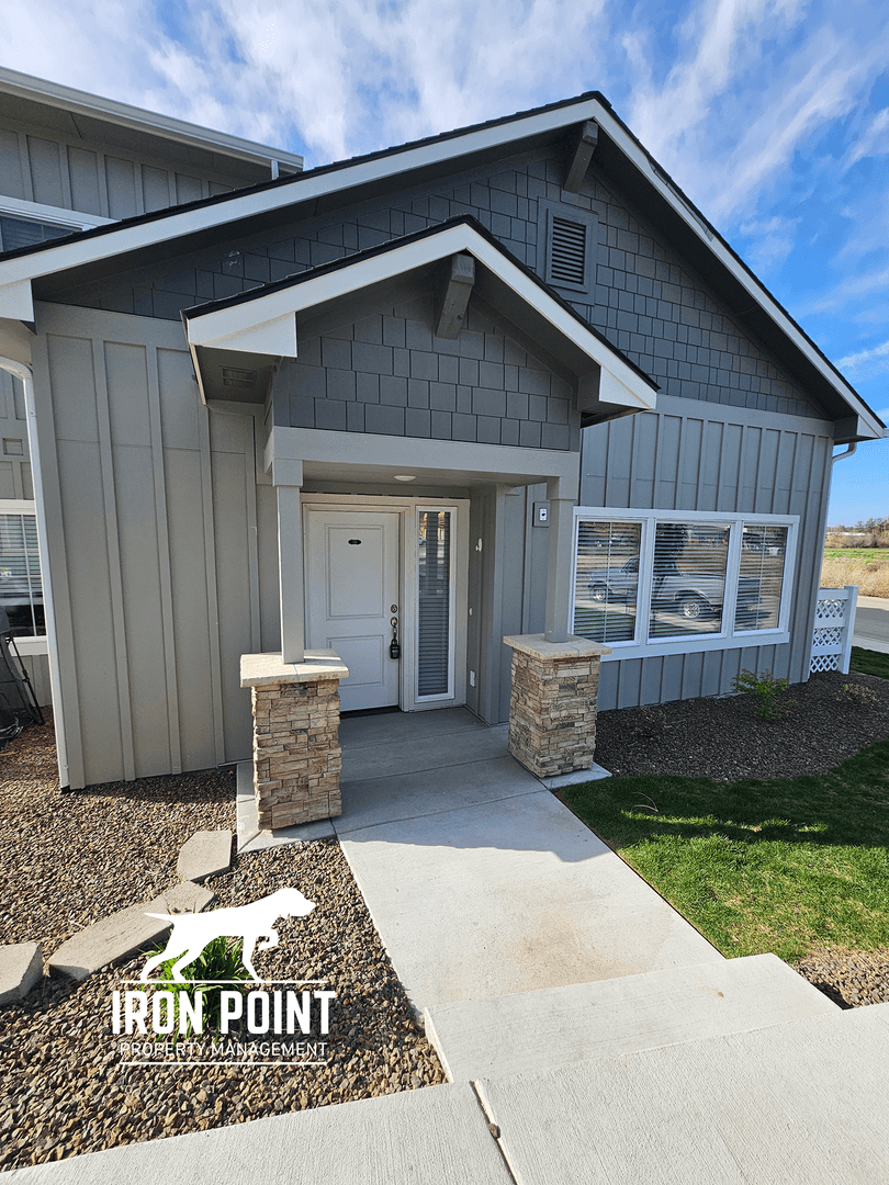 Kuna Apartment: 832 E. Wandering Ln.