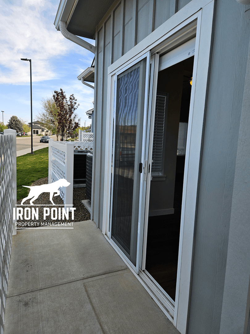 Kuna Apartment: 832 E. Wandering Ln.