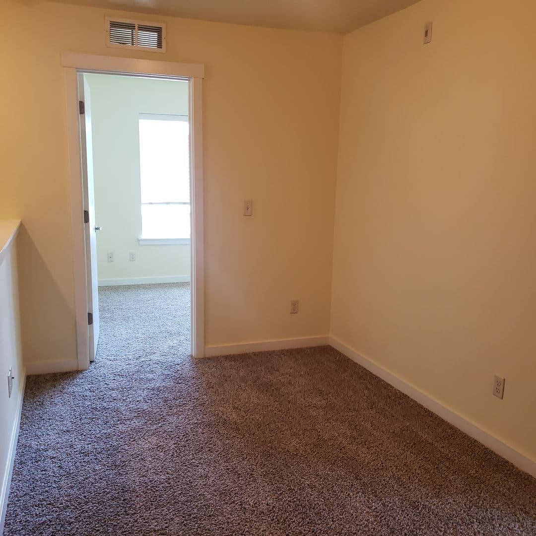 Meridian Apartment: 1530 W. Ann Taylor St.