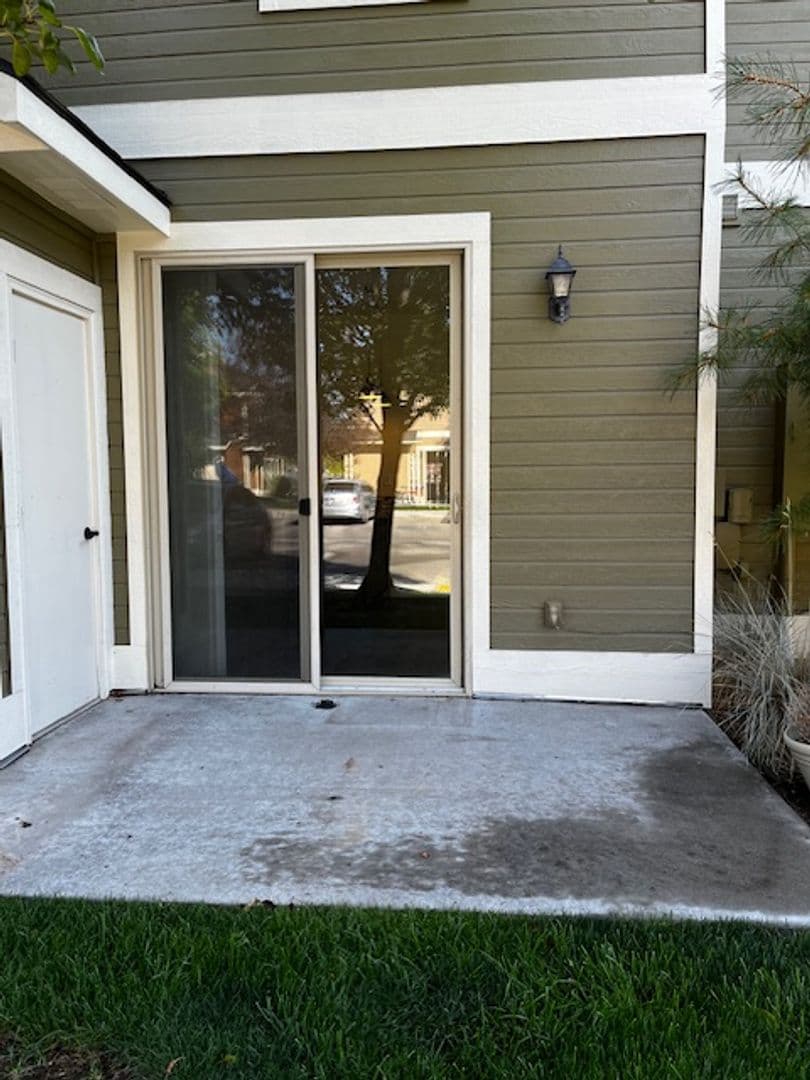 Meridian Apartment: 1530 W. Ann Taylor St.