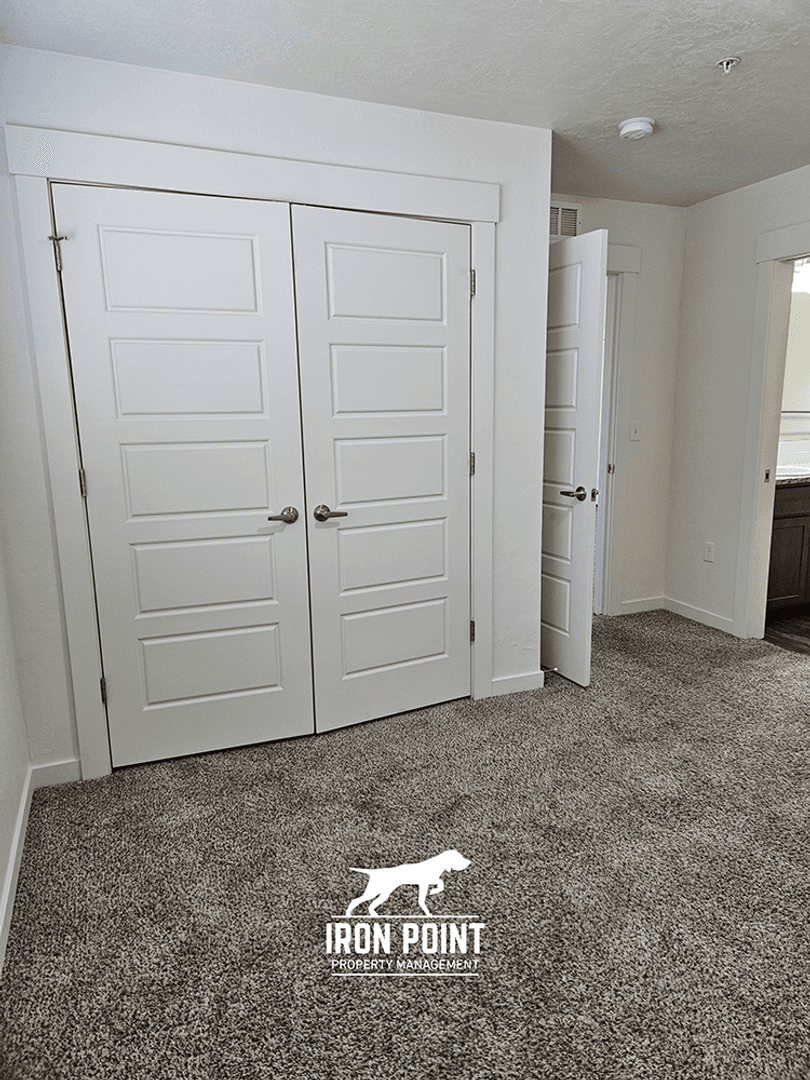Caldwell Apartment: 504 Rooster Ln