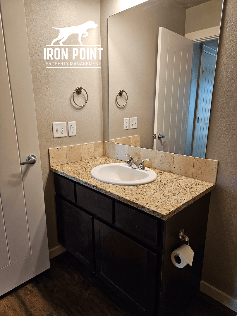 Kuna Apartment: 949 E. Travel Ln.