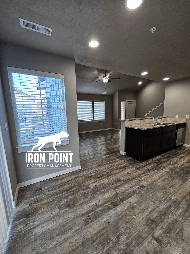 Kuna Apartment: 808 E. Wandering Ln.