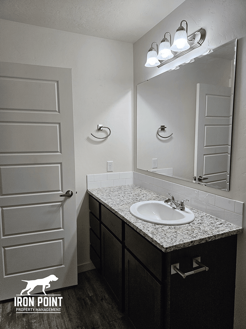 Caldwell Apartment: 504 Rooster Ln