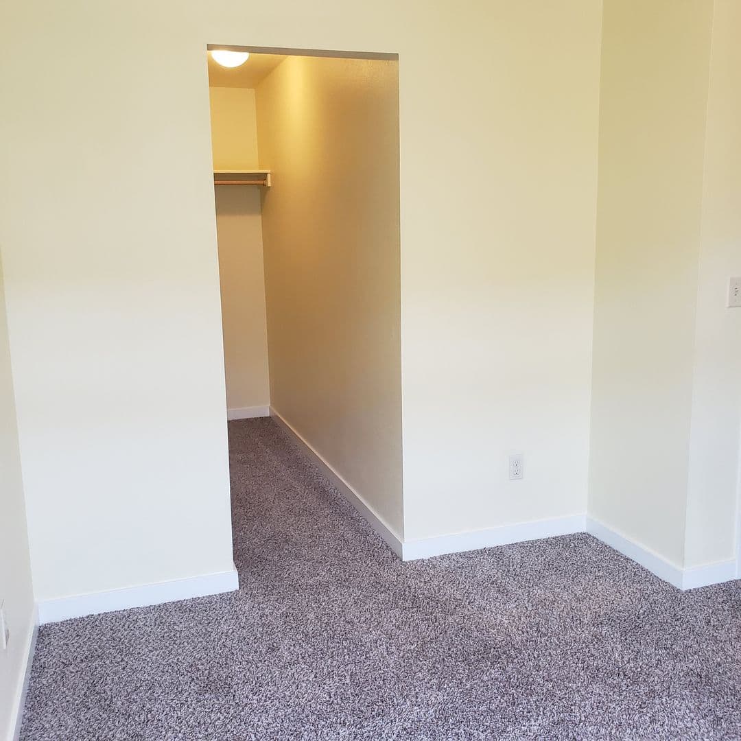 Meridian Apartment: 1530 W. Ann Taylor St.