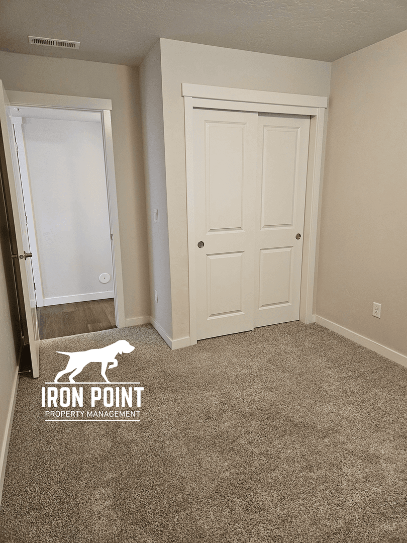 Kuna Apartment: 832 E. Wandering Ln.