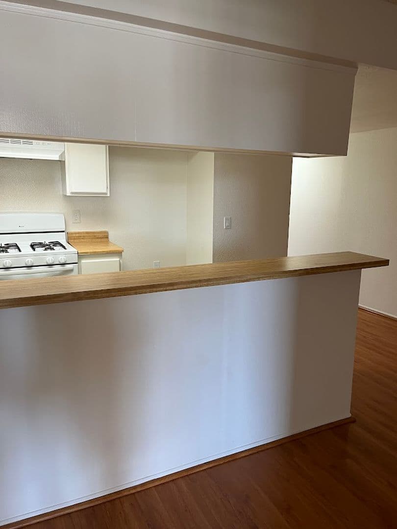 Fullerton Apartment: 111 S. Acacia Ave