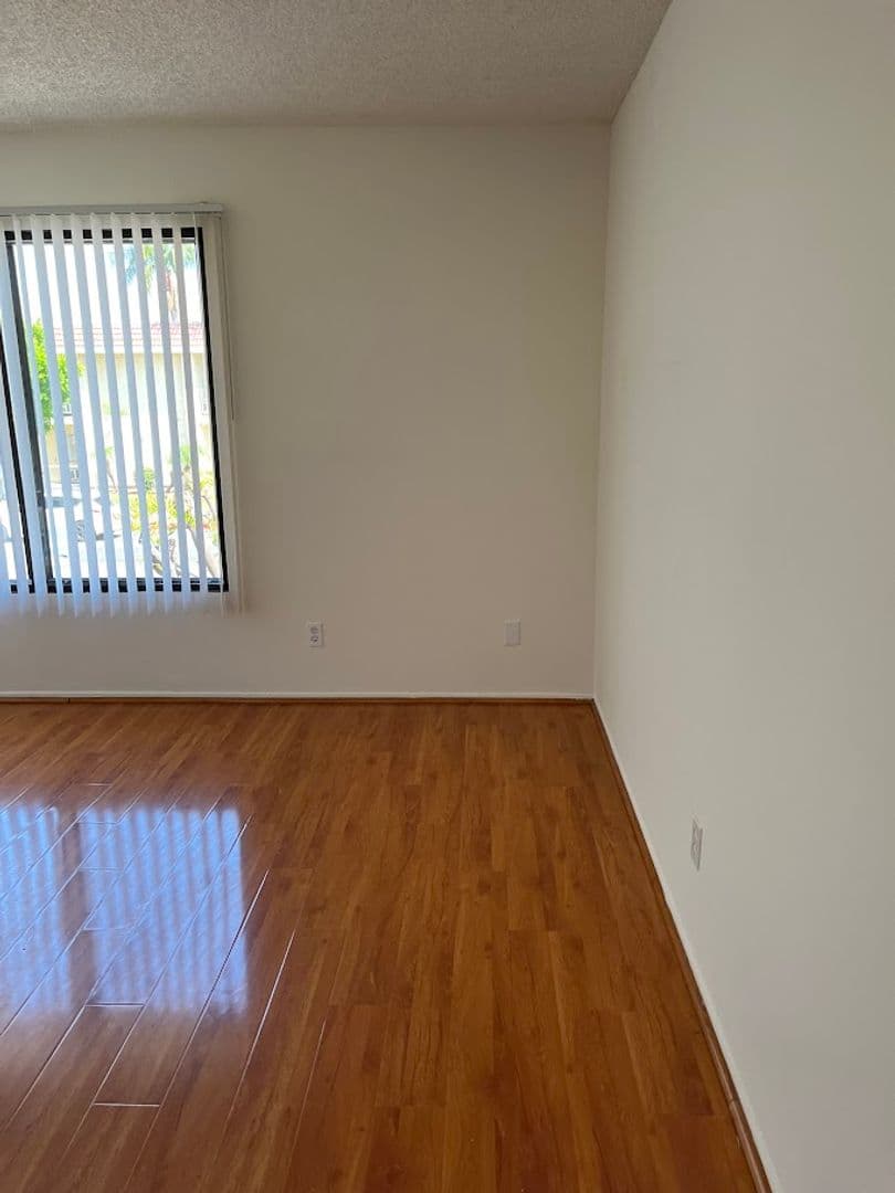 Fullerton Apartment: 111 S. Acacia Ave