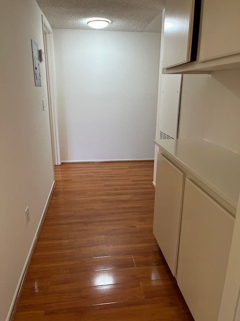 Fullerton Apartment: 111 S. Acacia Ave