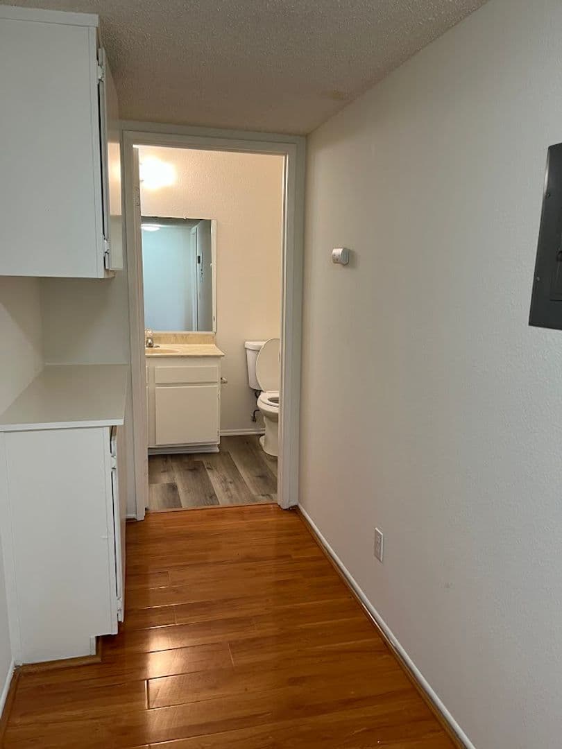 Fullerton Apartment: 111 S. Acacia Ave