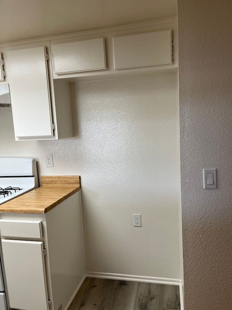Fullerton Apartment: 111 S. Acacia Ave