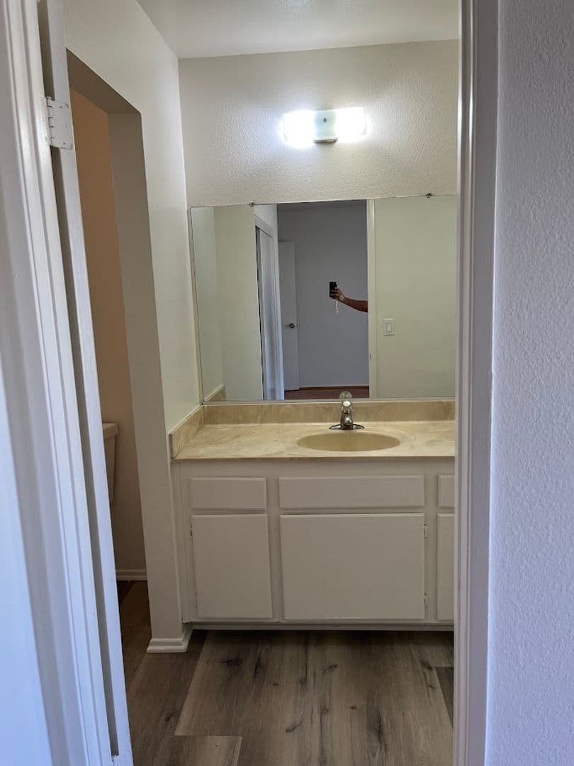 Fullerton Apartment: 111 S. Acacia Ave