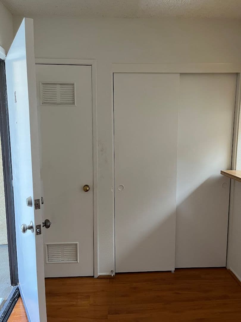 Fullerton Apartment: 111 S. Acacia Ave