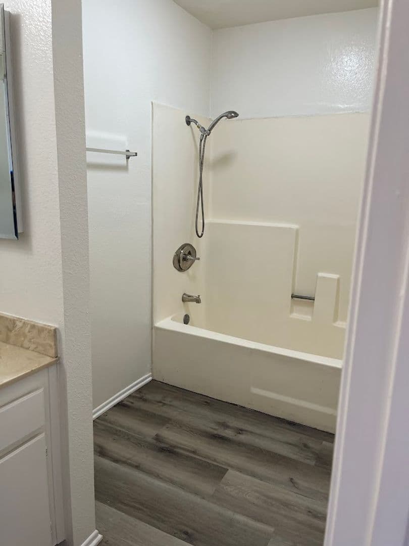 Fullerton Apartment: 111 S. Acacia Ave