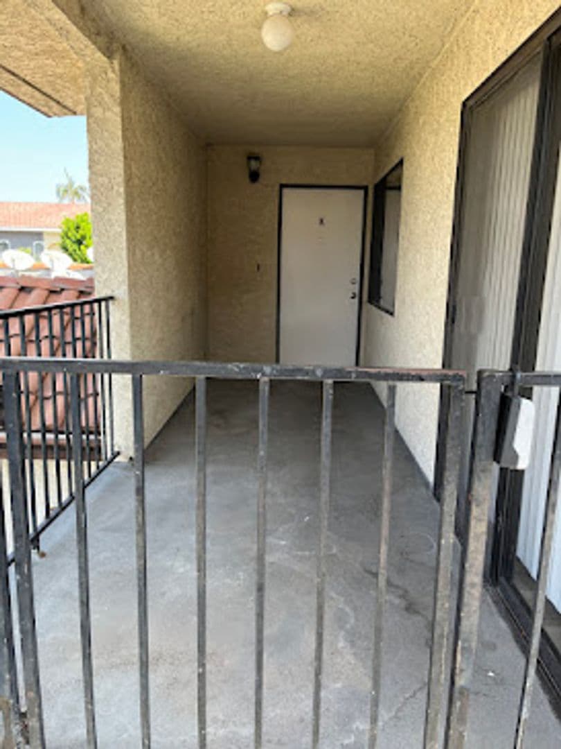 Fullerton Apartment: 111 S. Acacia Ave