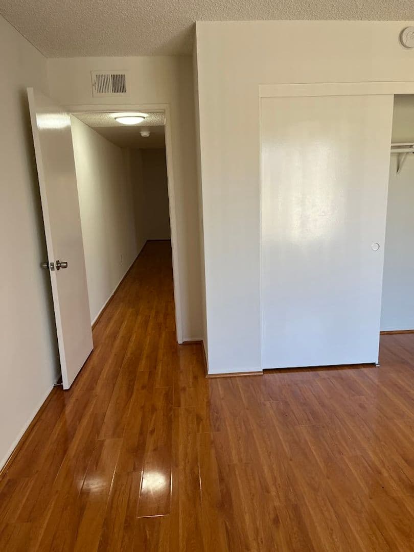 Fullerton Apartment: 111 S. Acacia Ave