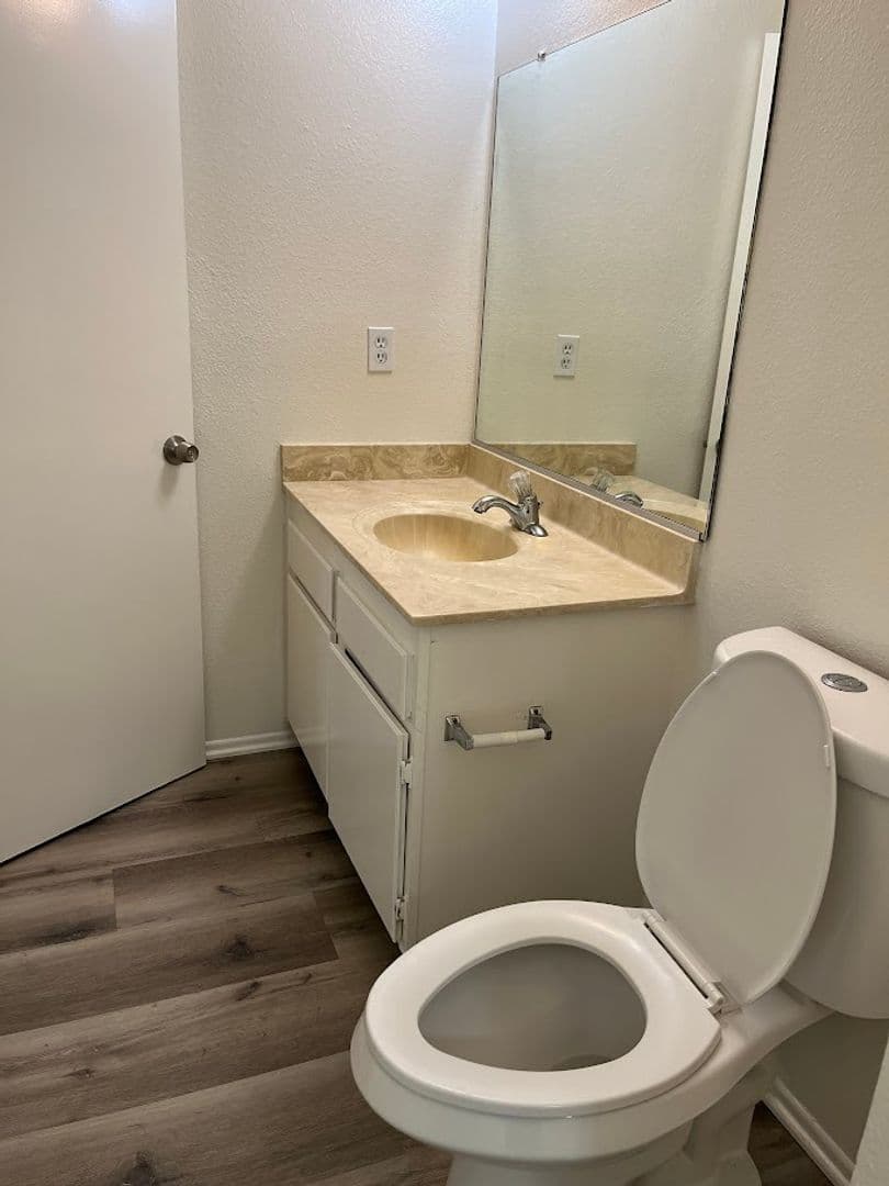 Fullerton Apartment: 111 S. Acacia Ave