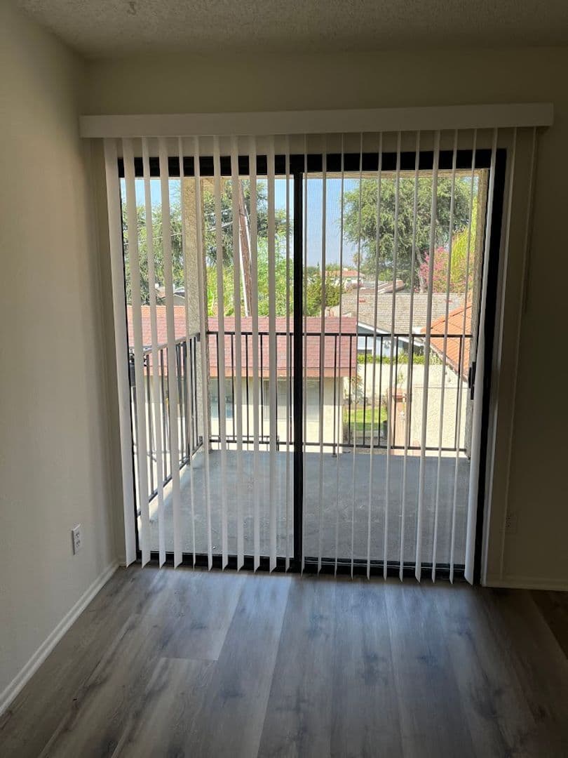 Fullerton Apartment: 111 S. Acacia Ave