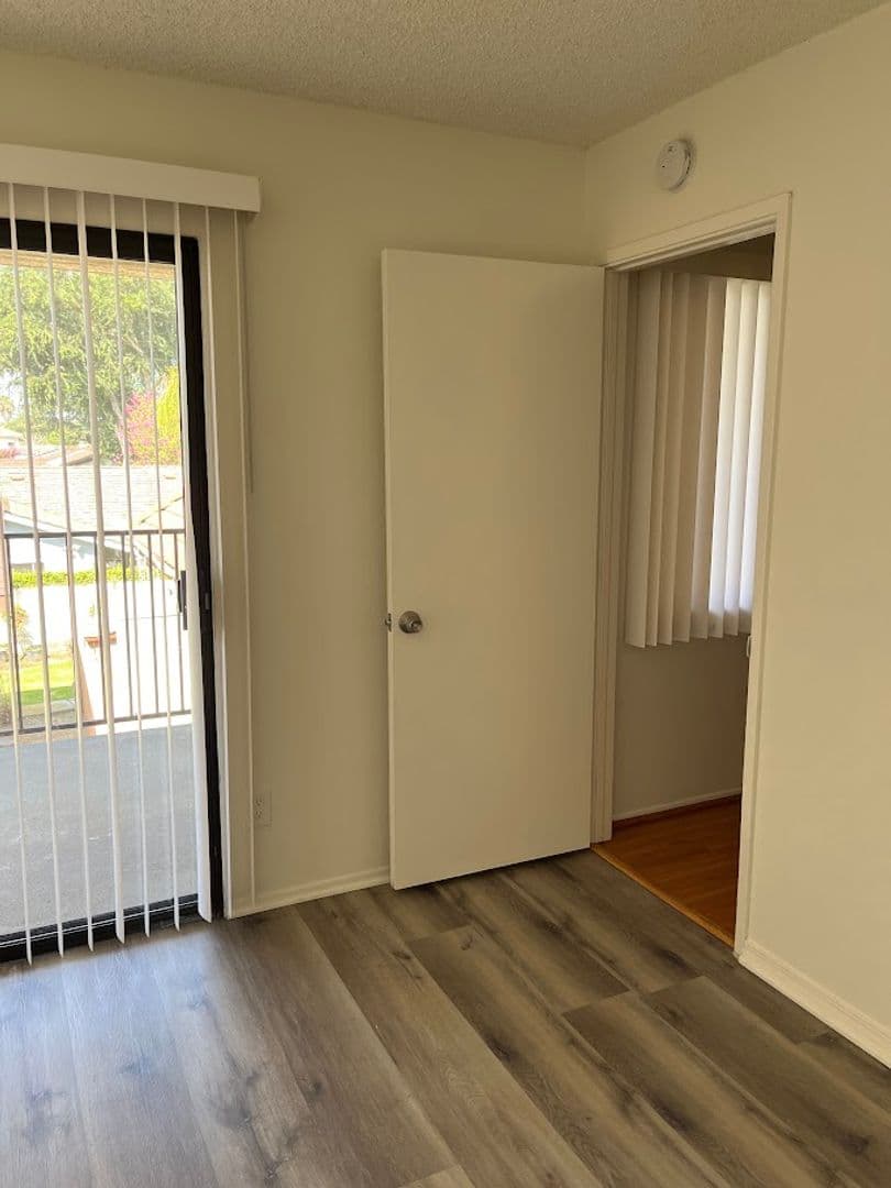 Fullerton Apartment: 111 S. Acacia Ave