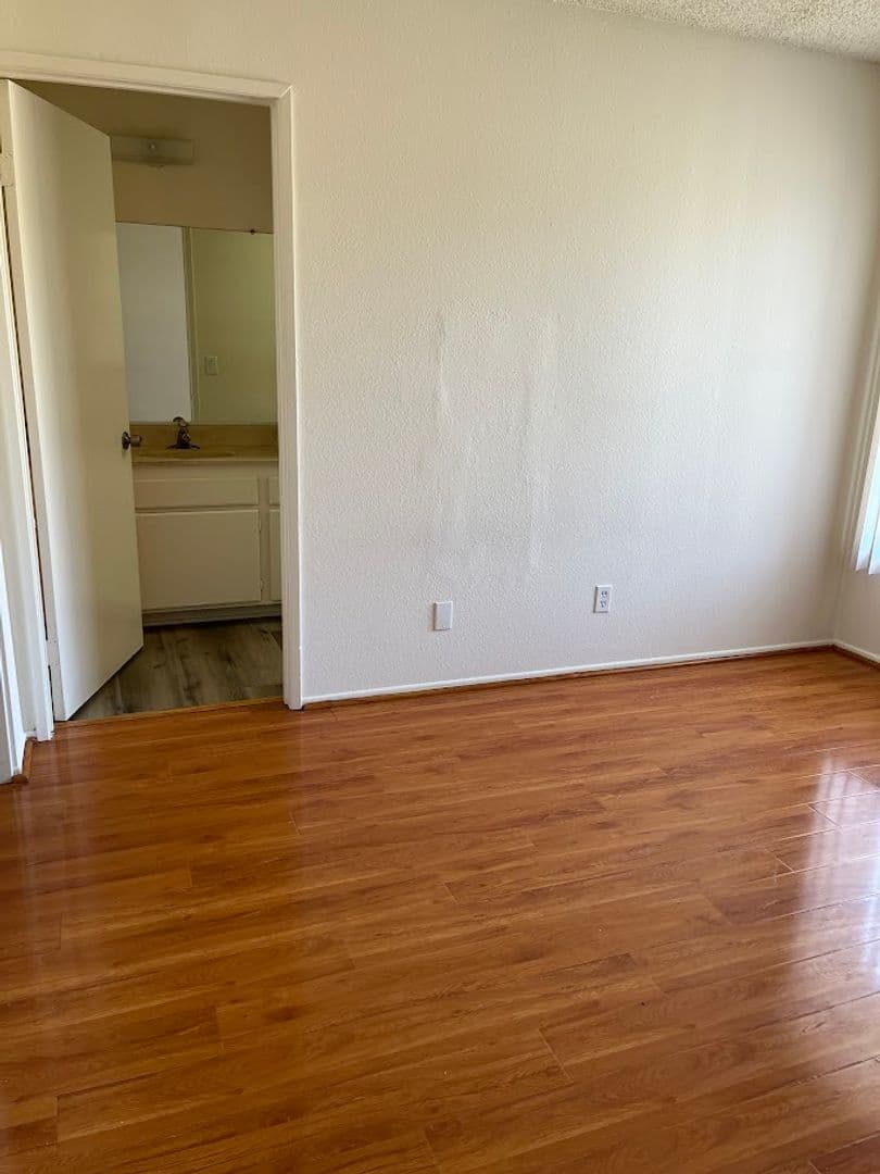 Fullerton Apartment: 111 S. Acacia Ave