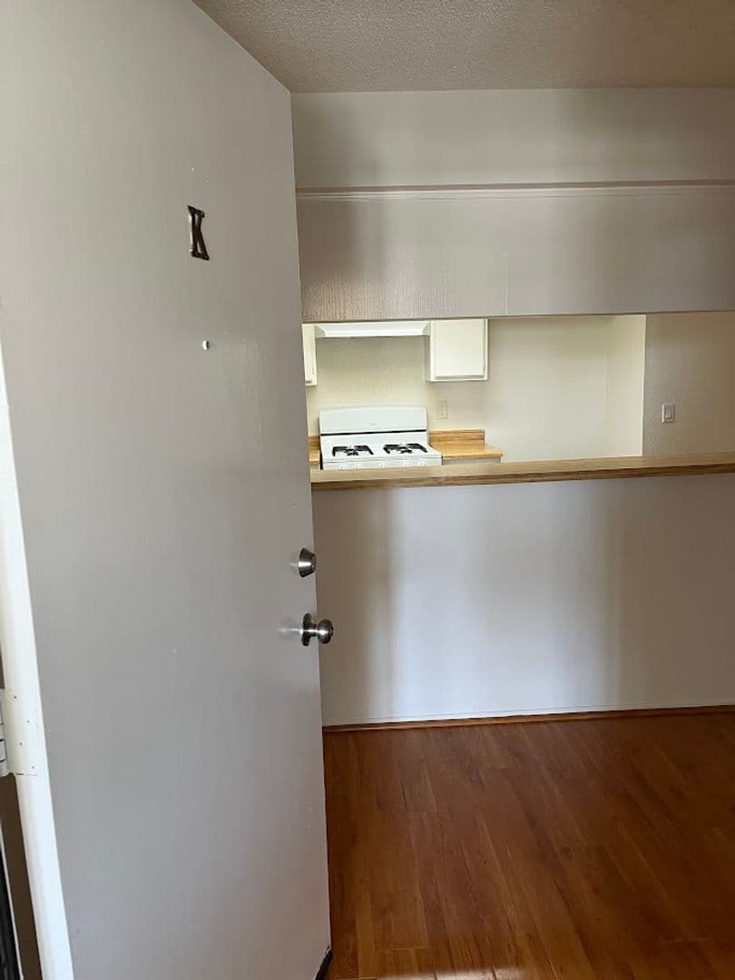Fullerton Apartment: 111 S. Acacia Ave