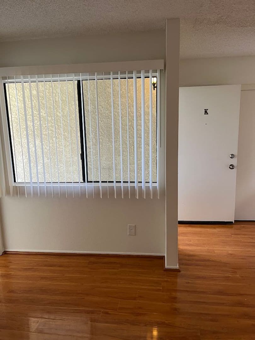 Fullerton Apartment: 111 S. Acacia Ave