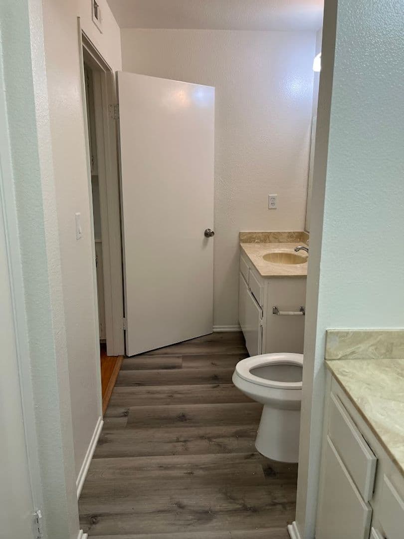 Fullerton Apartment: 111 S. Acacia Ave