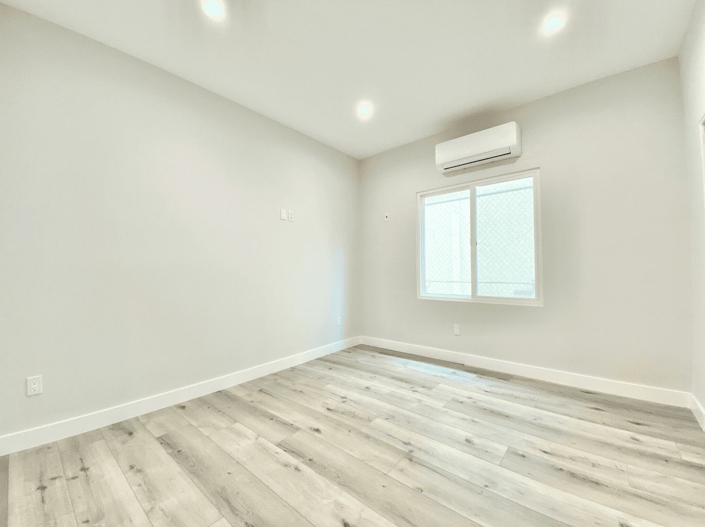West Hollywood Apartment: 141 N. Swall Drive