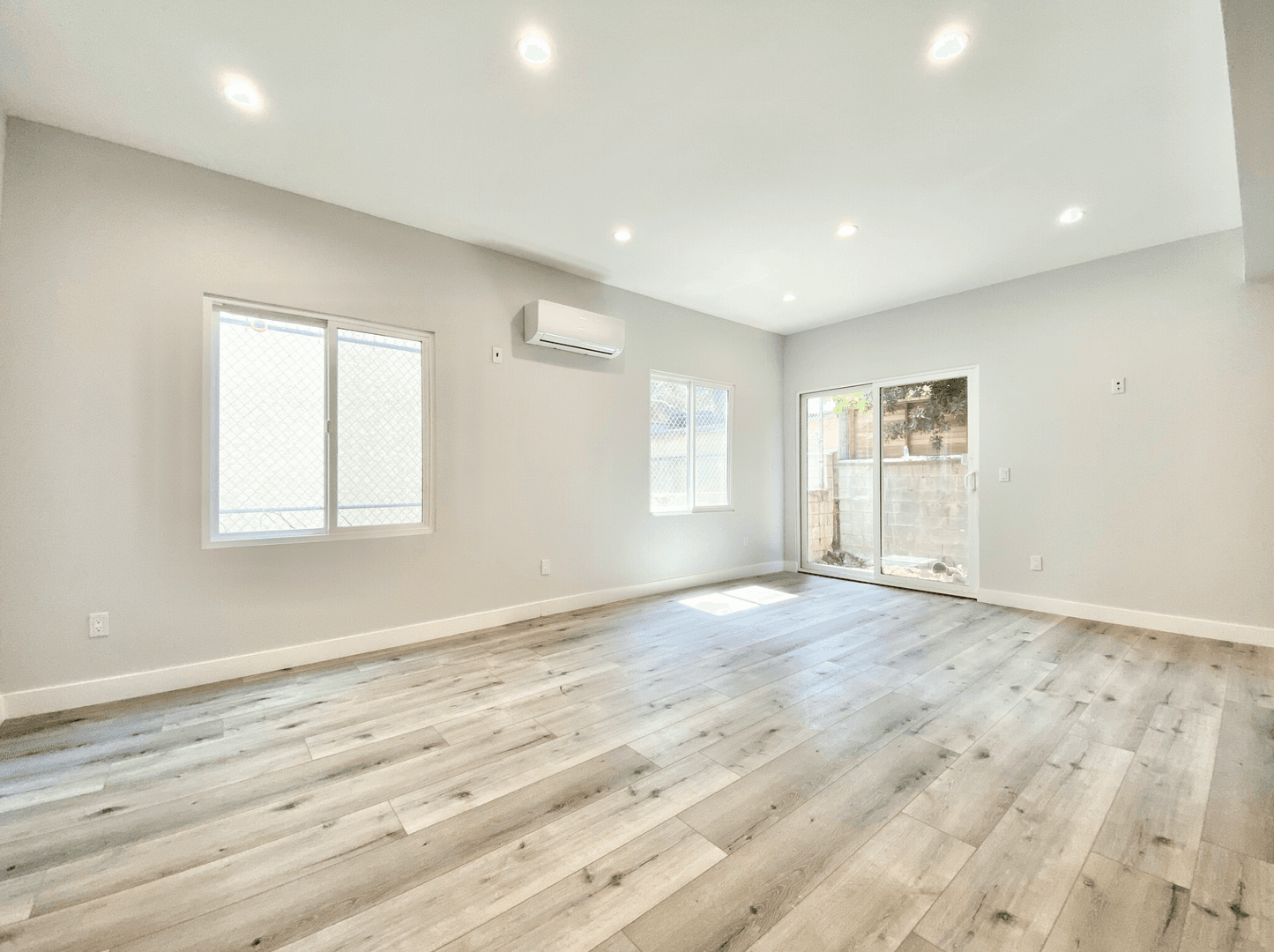 West Hollywood Apartment: 141 N. Swall Drive