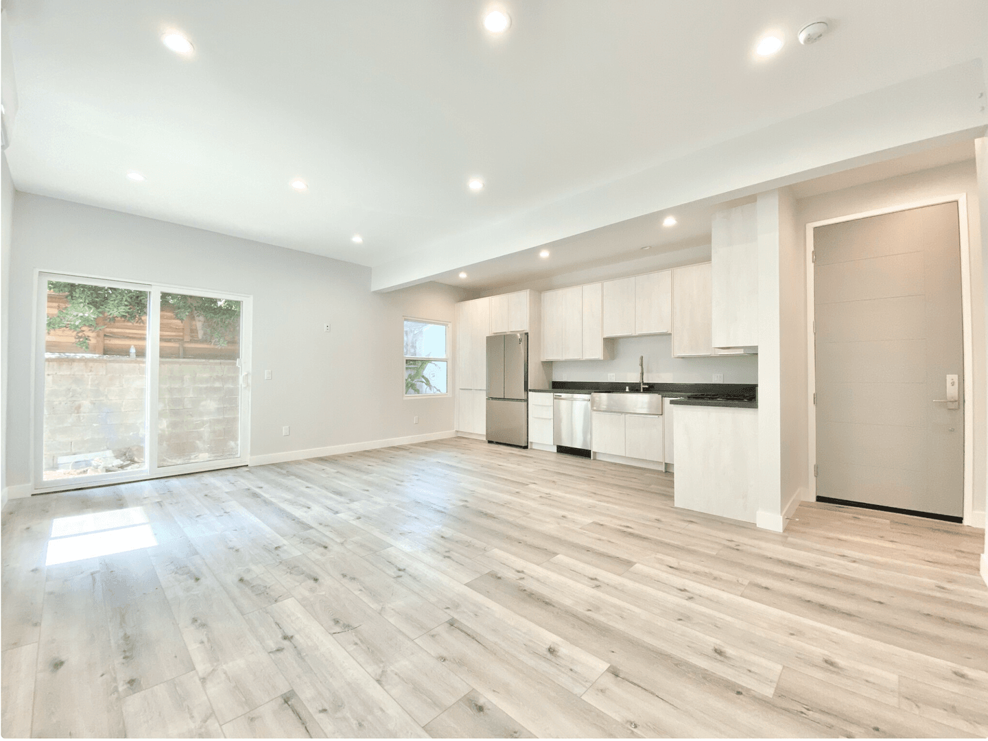 West Hollywood Apartment: 141 N. Swall Drive