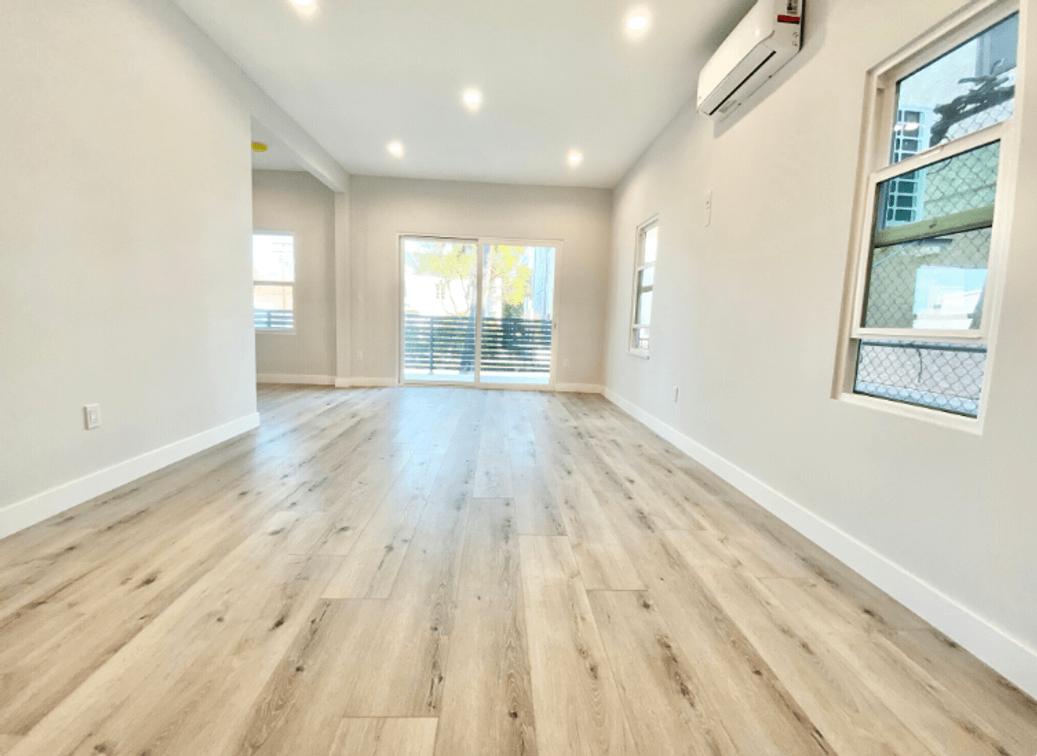 West Hollywood Apartment: 141 N. Swall Drive