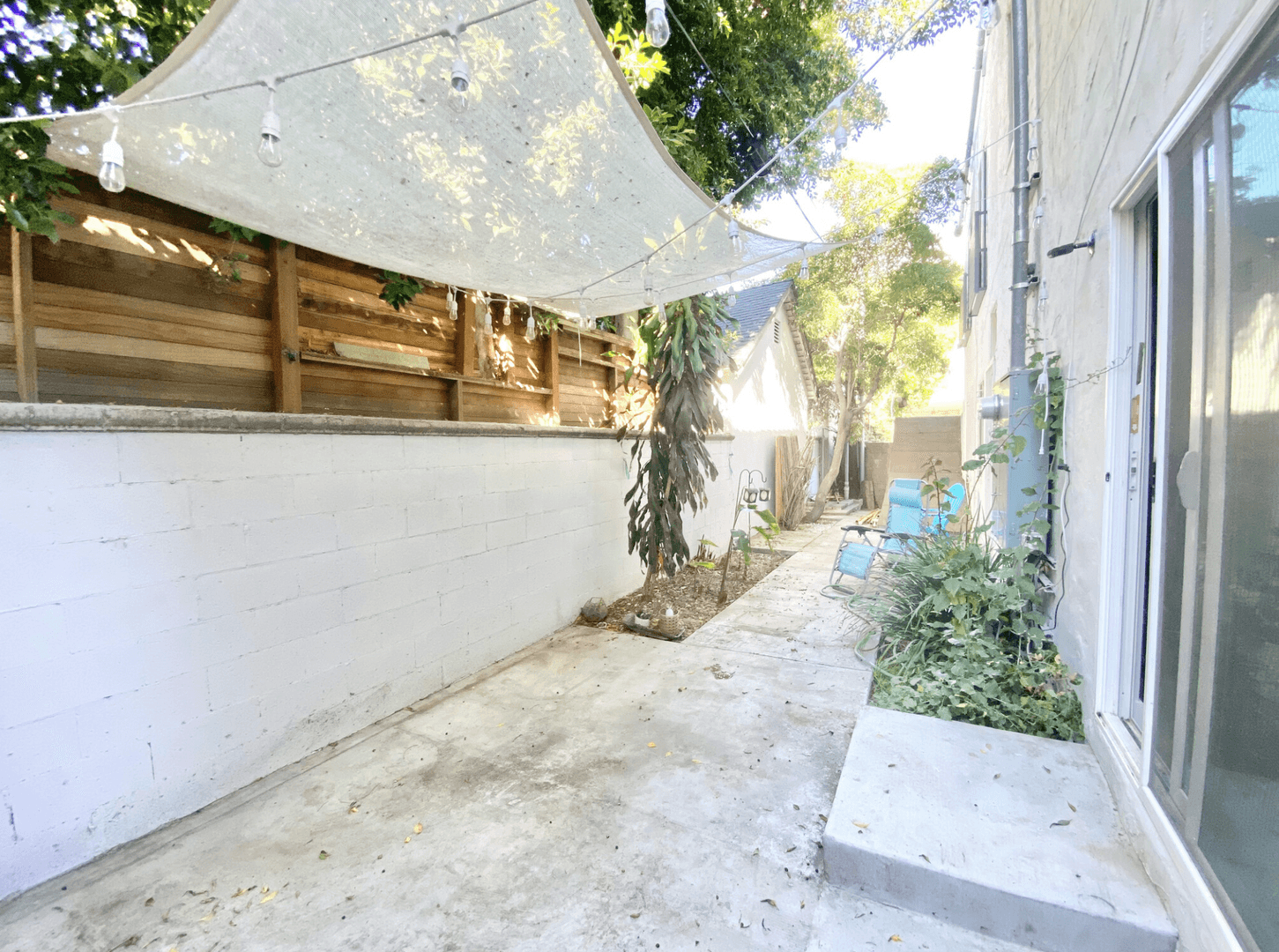 West Hollywood Apartment: 141 N. Swall Drive