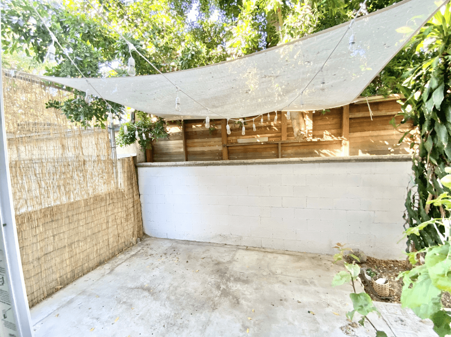 West Hollywood Apartment: 141 N. Swall Drive