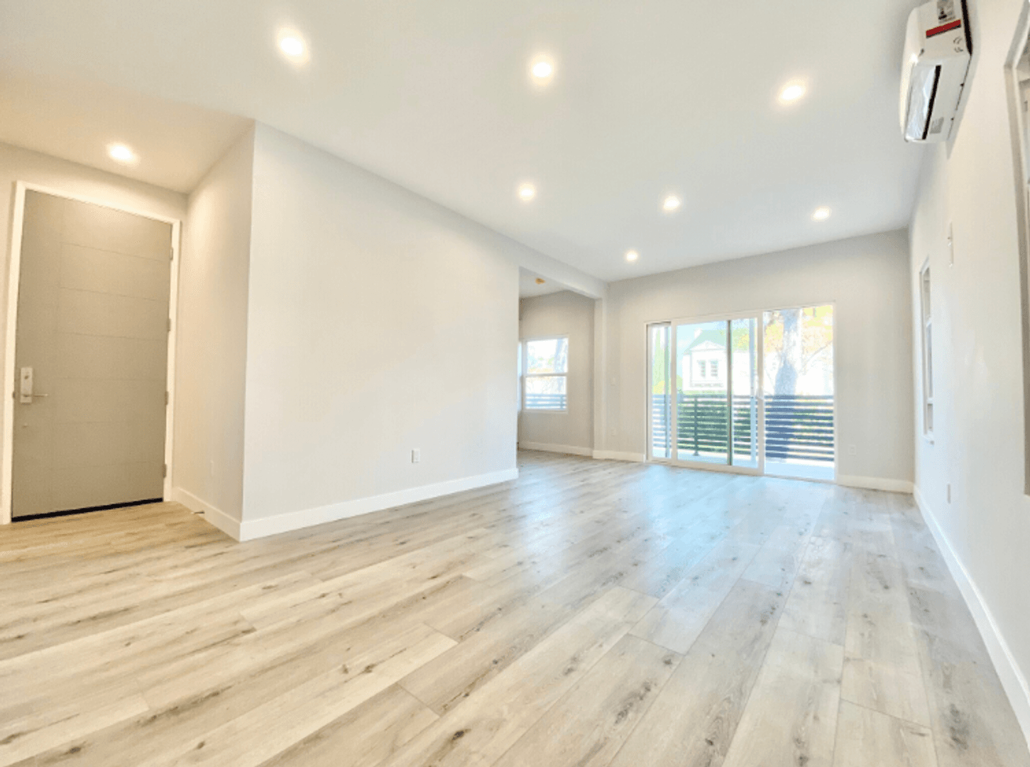 West Hollywood Apartment: 141 N. Swall Drive