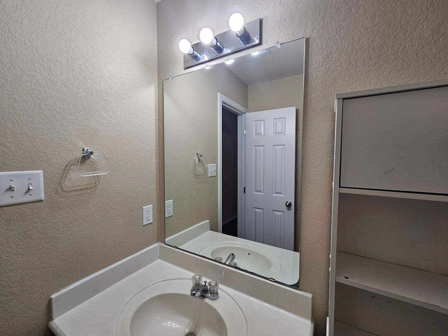 Killeen House: 2503 Hydrangea Ave
