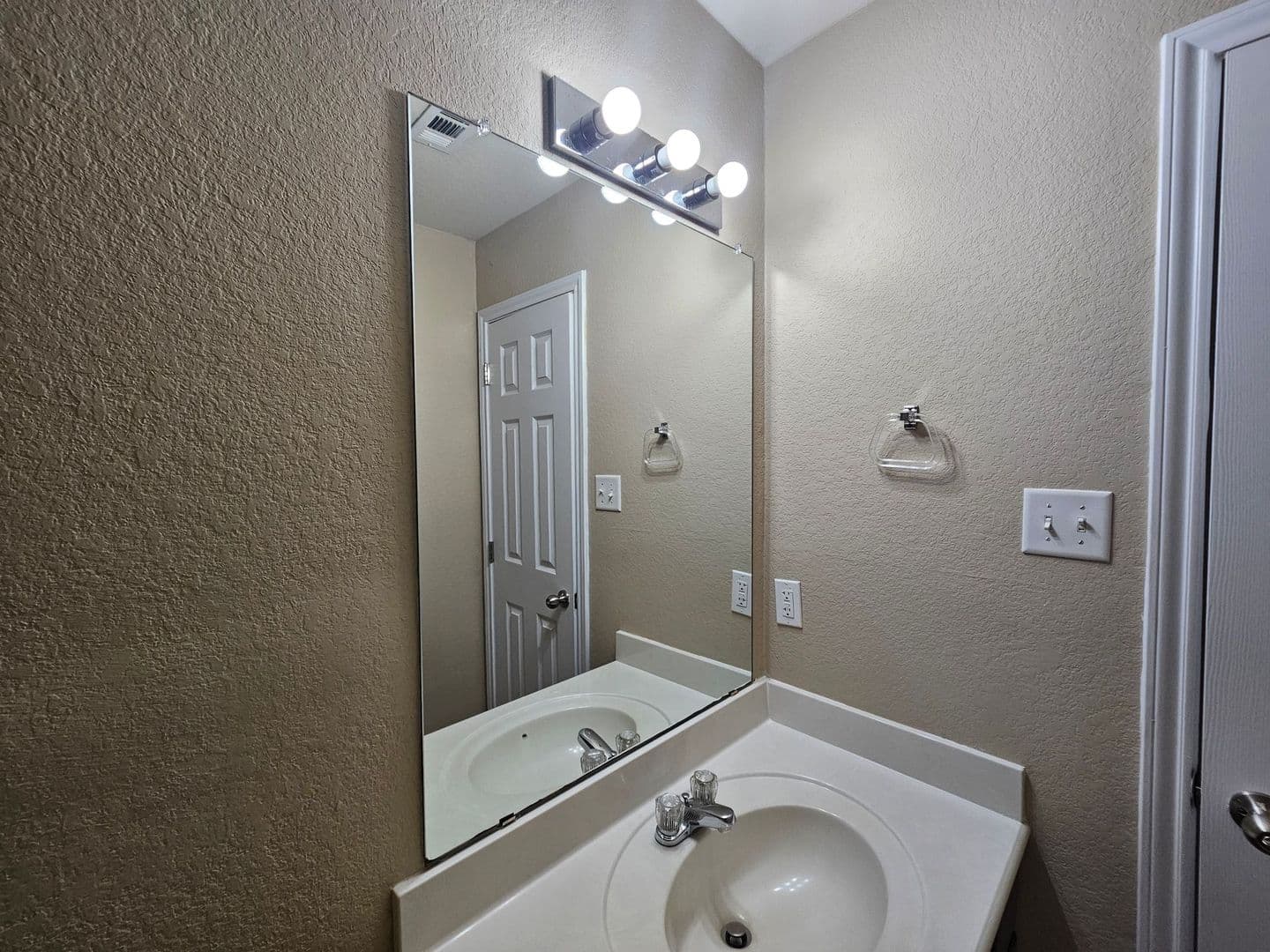 Killeen House: 2503 Hydrangea Ave