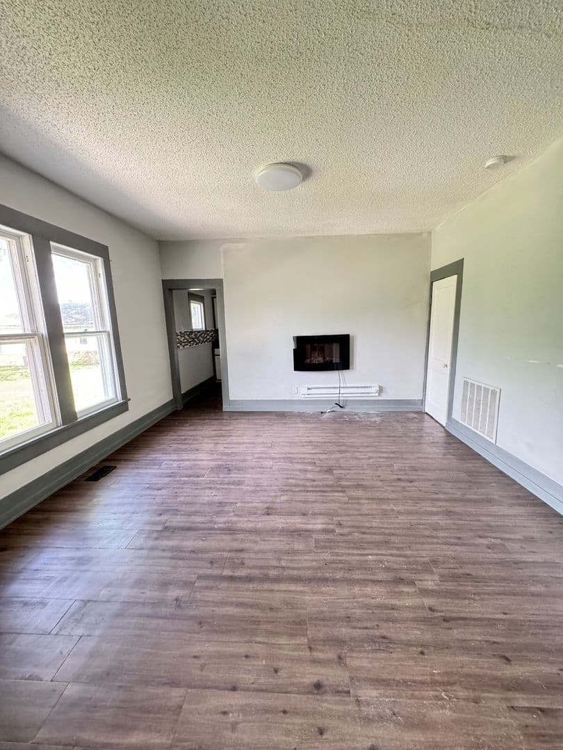 Ardmore House: 208 B SW