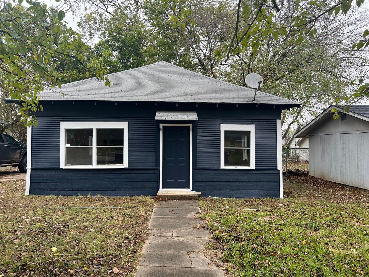 Ardmore Apartment: 209 11th AVE NW