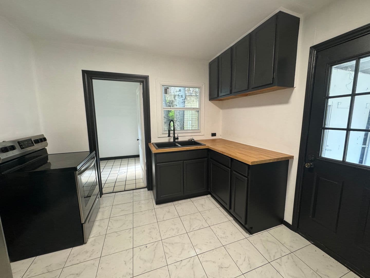Ardmore House: 902 Burch