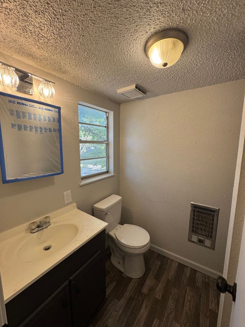 Ardmore Apartment: 209 11th AVE NW
