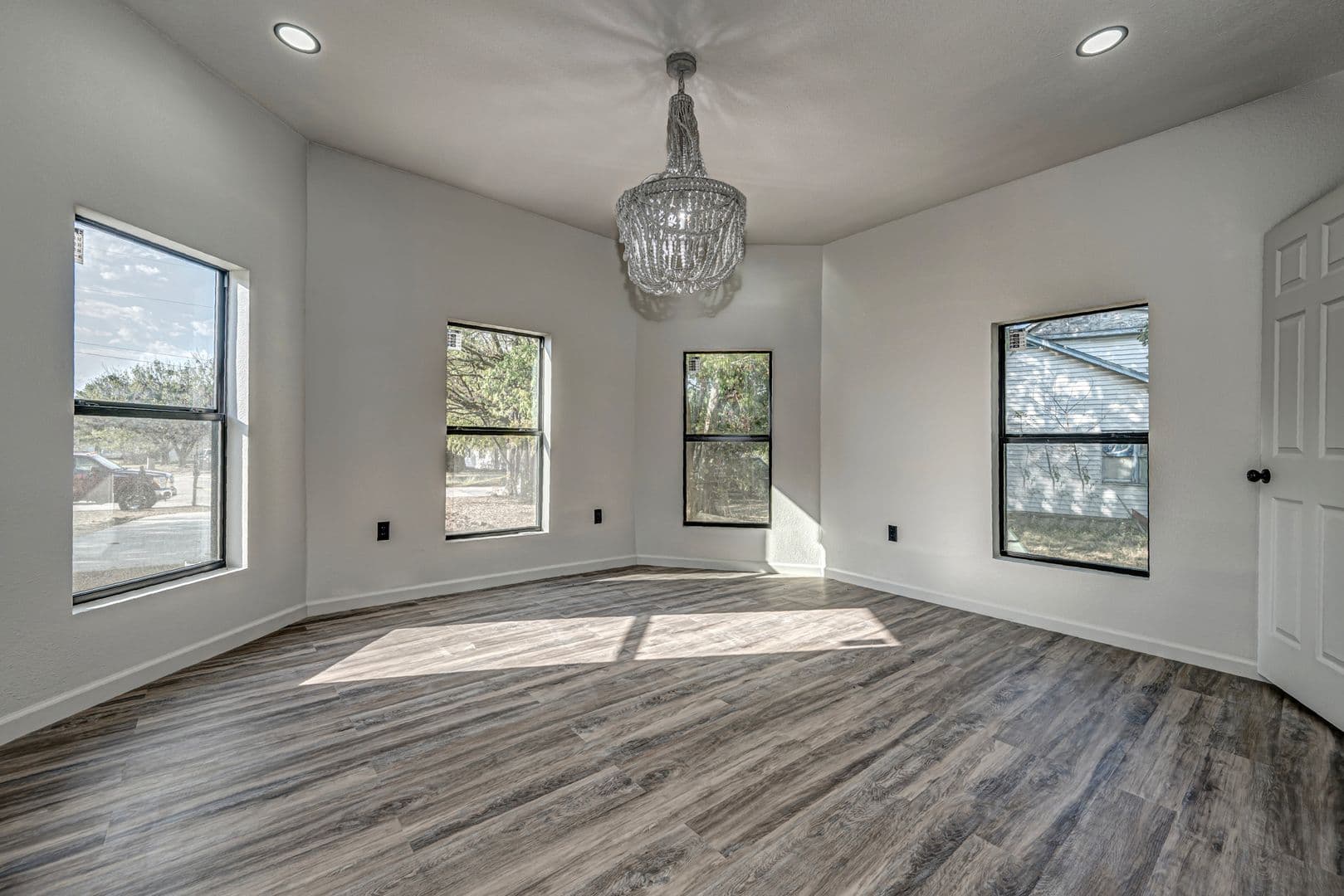 ardmore Apartment: 735 8th nw