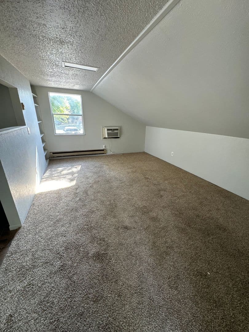 Ardmore Apartment: 209 11th AVE NW