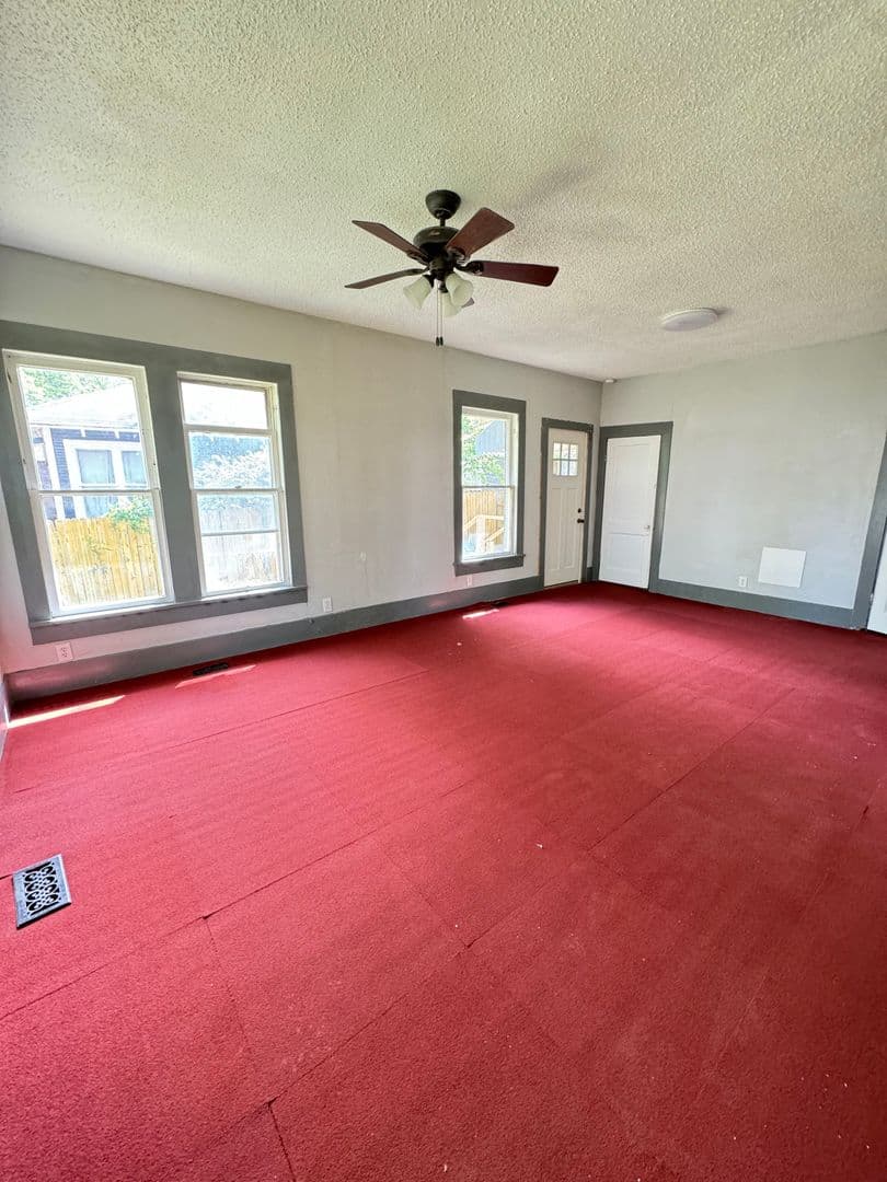 Ardmore House: 208 B SW